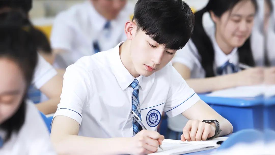 《萦萦夙语亦难求》：自恋少爷追腹黑侍女，反转不断，爆笑不止