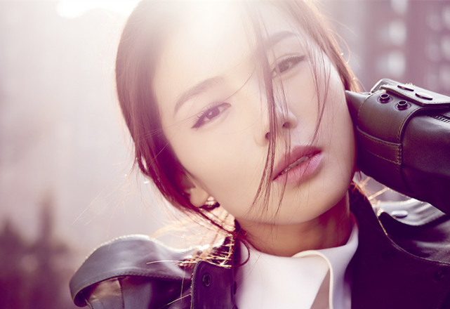 王珂做生意疑亏12亿，再加上父亲去世，刘涛深夜发博引人心疼