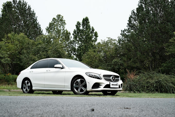 奔驰c级180落地多少钱,豪华奔驰180