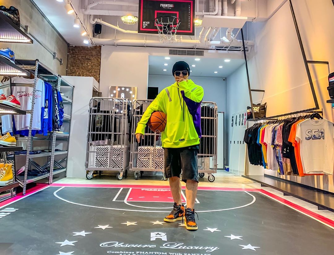 周杰伦上脚aj1牛仔,aj1扣碎篮板猪油皮