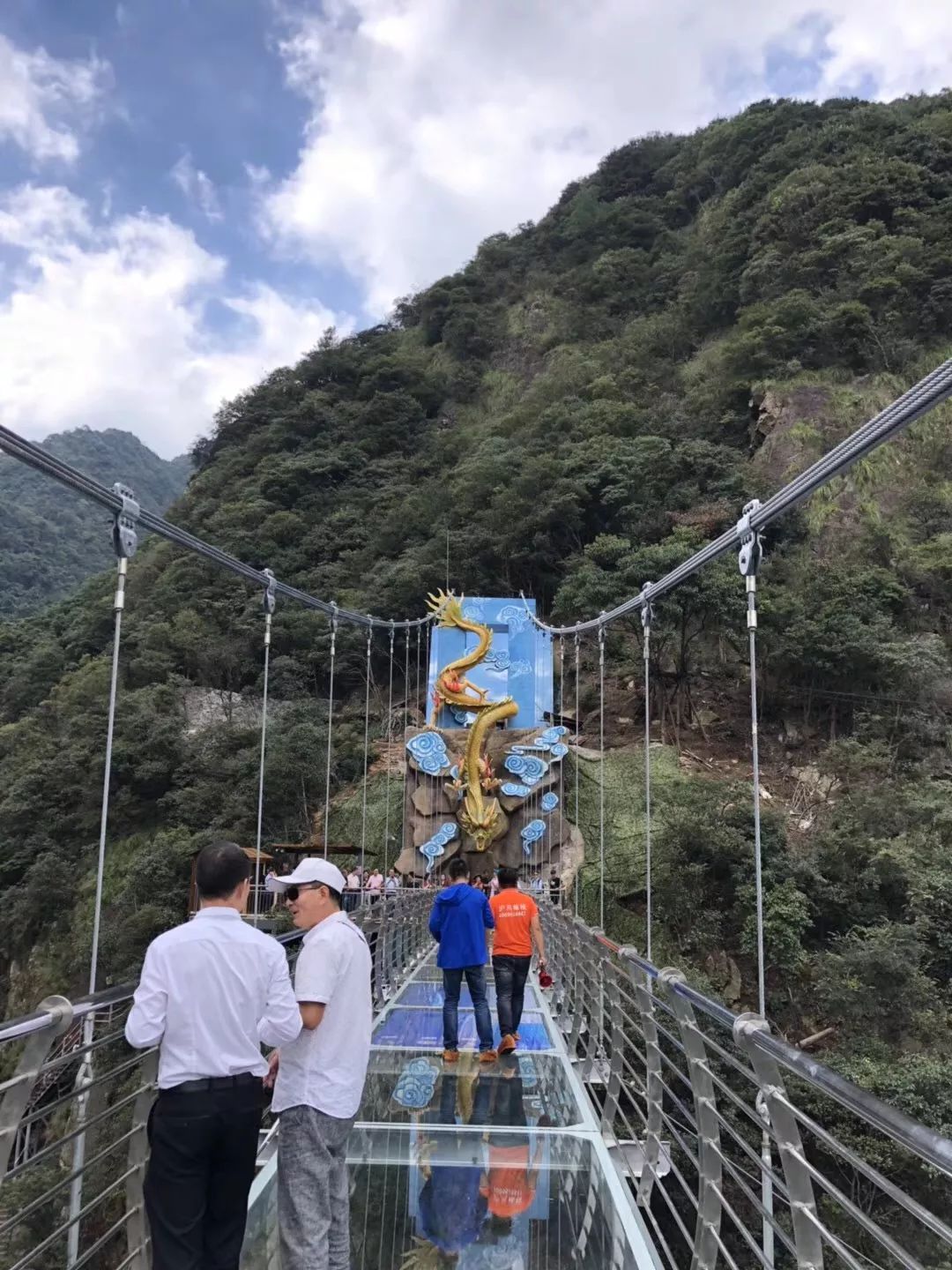 宁波五龙潭玻璃桥感觉怎么样,宁波五龙潭风景区玻璃桥