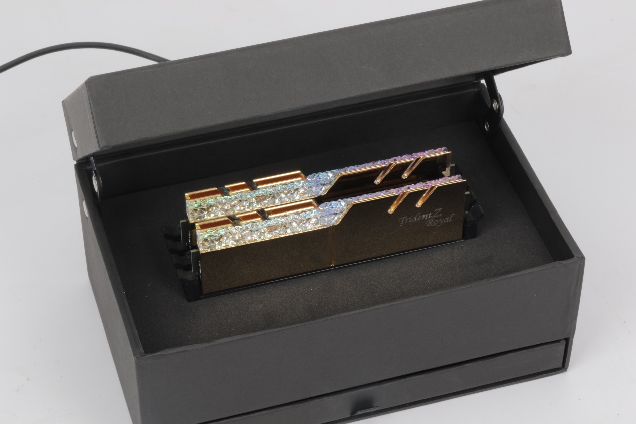 内存芝奇皇家戟16gb3600开箱,芝奇皇家戟ddr43200内存条能超频嘛