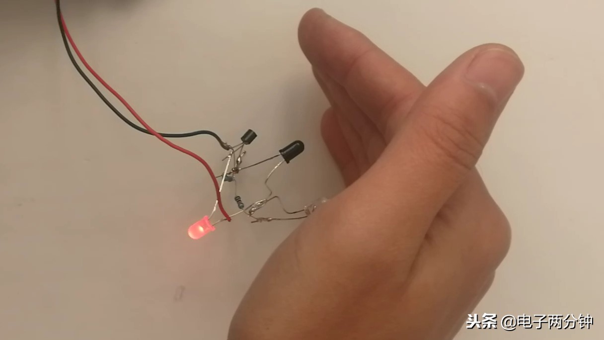 用红外对管做个无编码红外开关，有详细的原理分析！