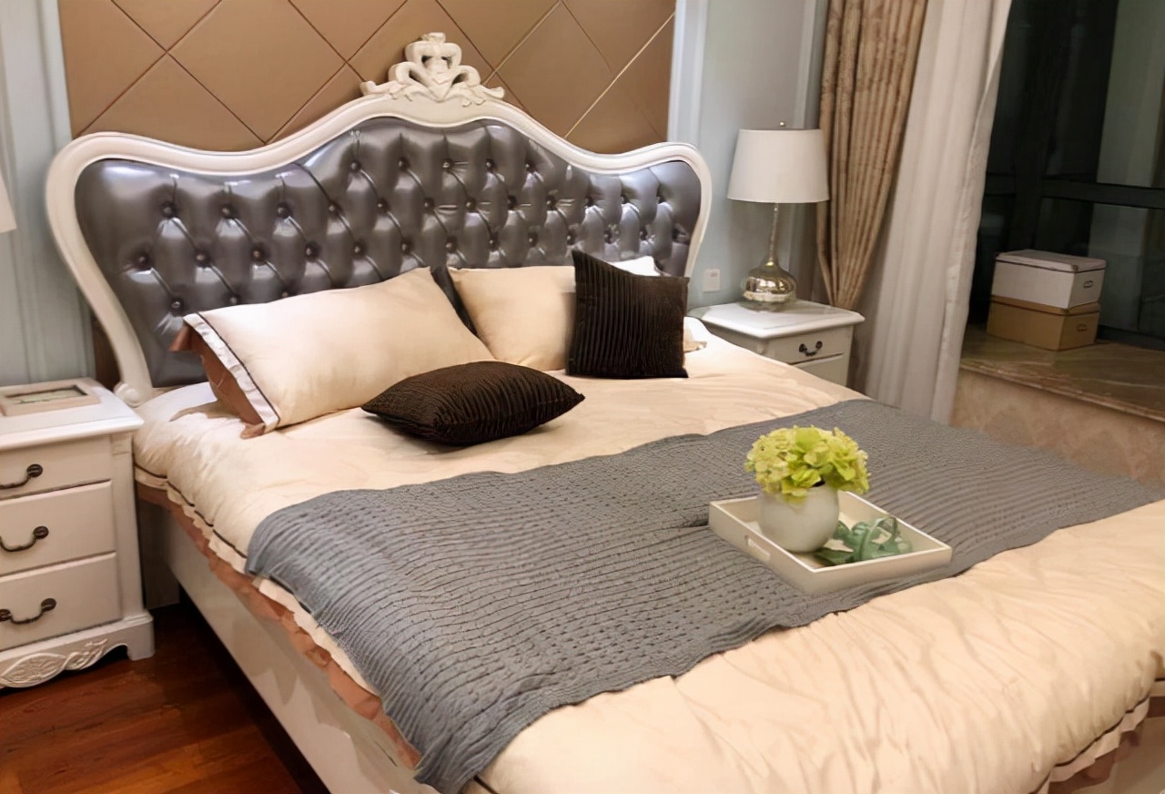 双人床选1米5的还是1米8的,双人床一般买1.5还是1.8