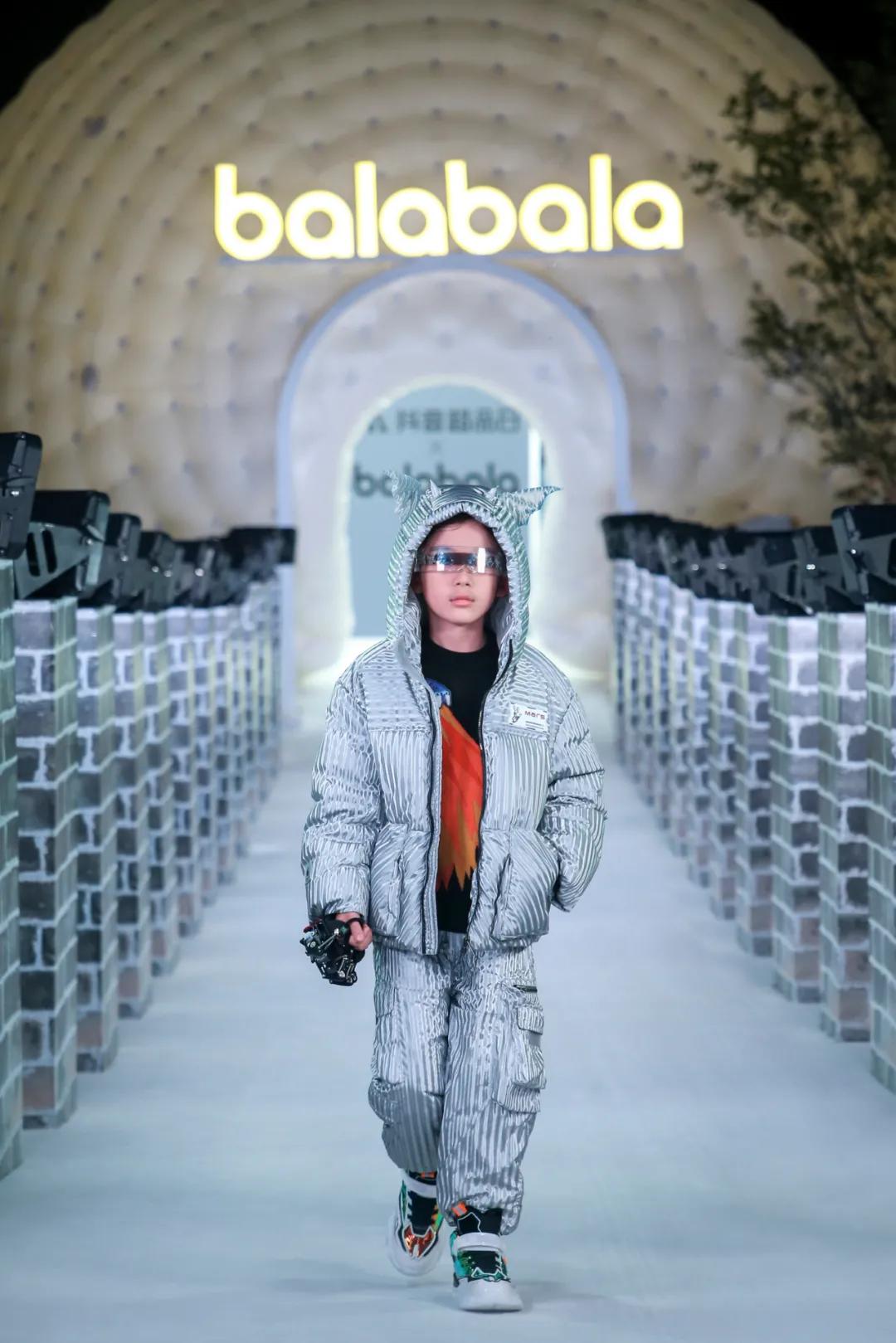 抖音巴拉巴拉童装热销第一名,抖音口碑好的童装店铺巴拉巴拉