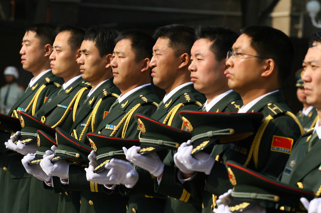 一位服役28年的老退转谈逐月的过渡性和对“神图”的研讨式批判