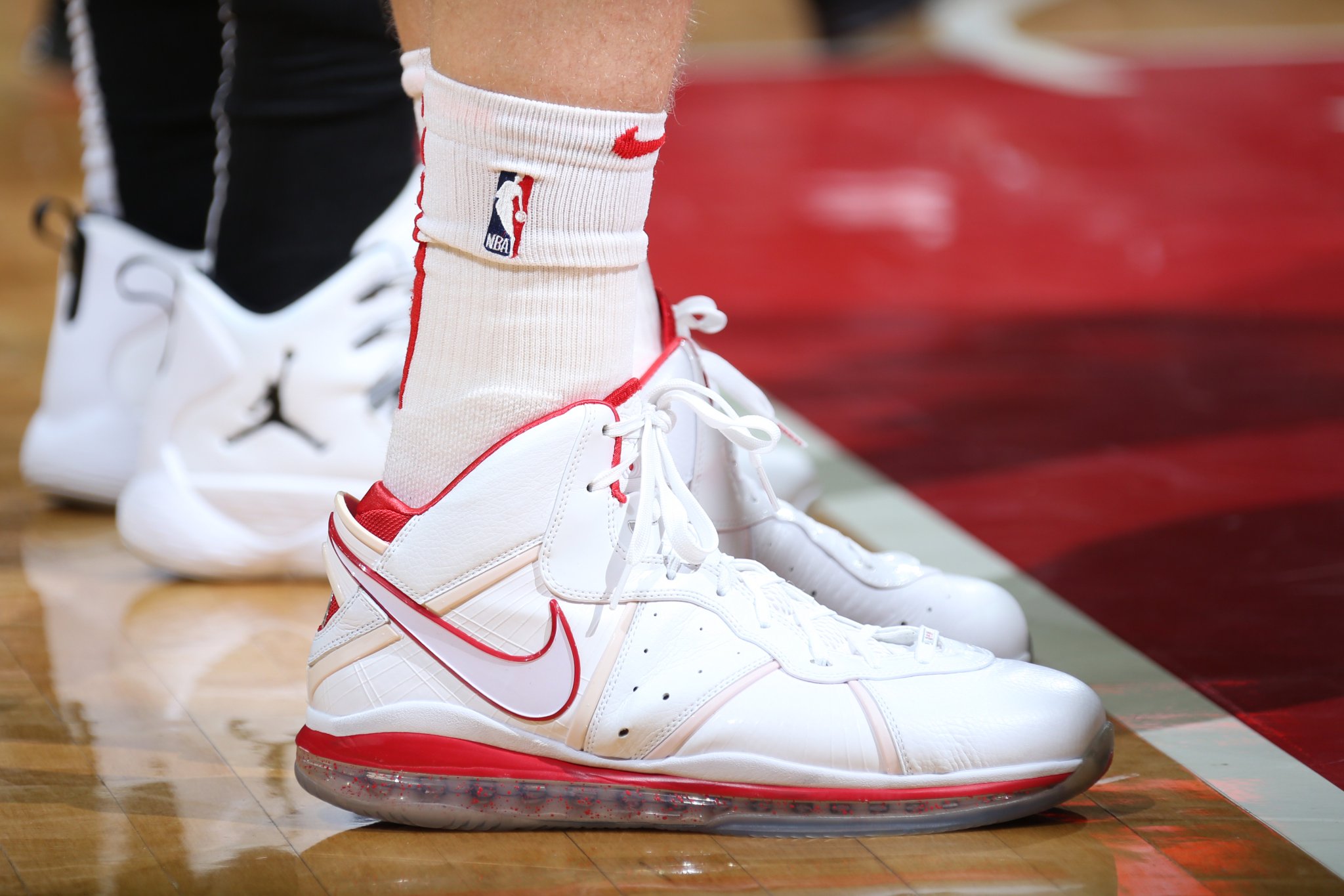 NBA赛场最近三天篮球鞋精选集：鞋头们的赛季鞋王之争越发激烈