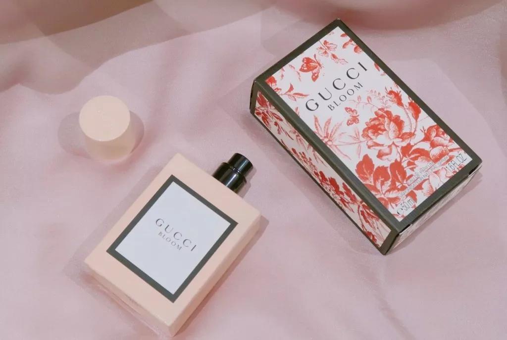 gucci鑺辨偊缁芥斁娴撻,gucci鑺辨偊缁芥斁婊氱彔