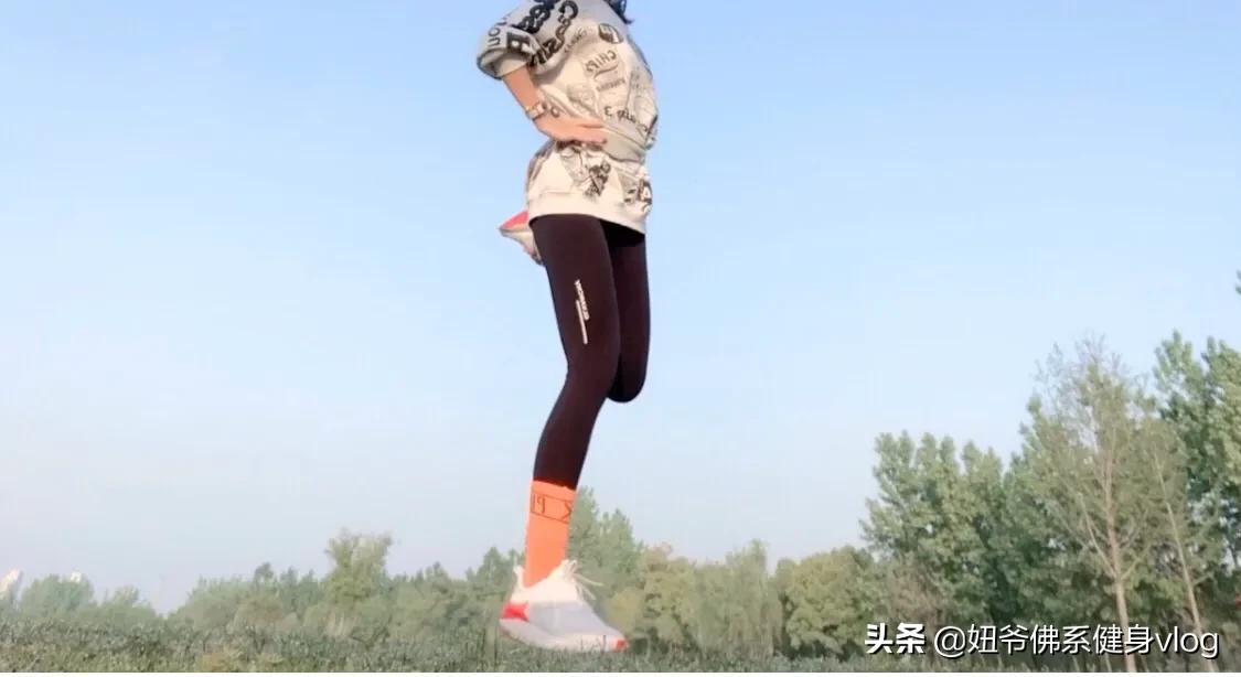 跑步总是膝盖疼怎么办,初次跑步腿疼还要继续吗