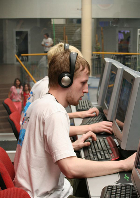 电竞显示器响应时间0.03,电竞显示器fps模式参数