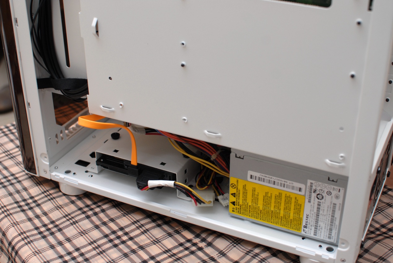 thermaltake机箱挑战者h6,真材实料看得到的产品