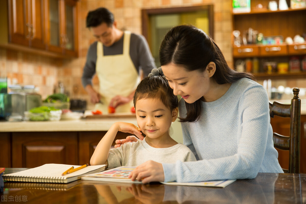 小小年纪的女儿忽然说，她是同性恋，我该怎么办？