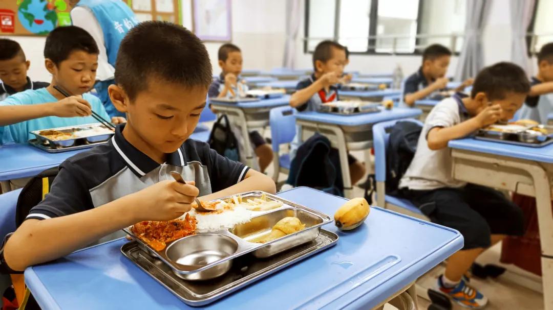 寒假在托管班的一天300字,假期托管班一日三餐