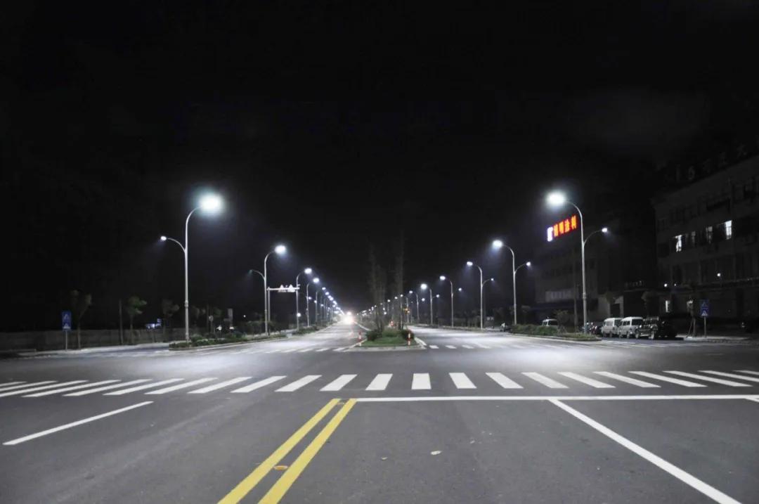 台灯炫光和眩光区别,防眩光护眼台灯推荐