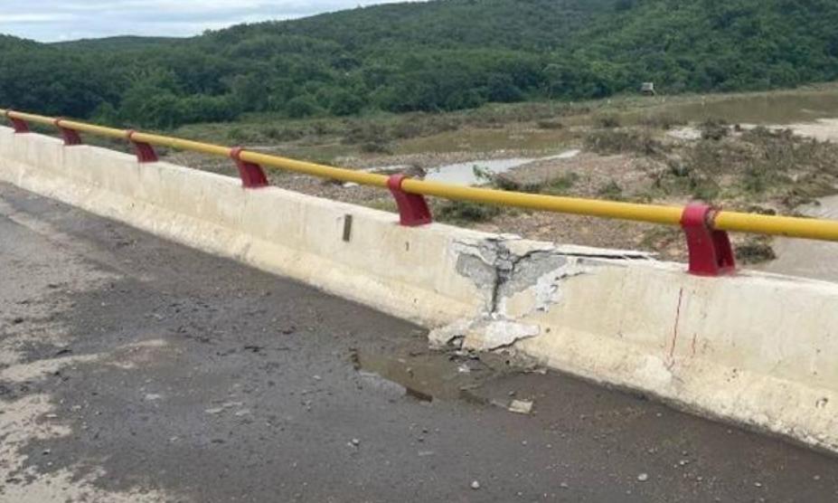 海南一高速大桥,为何因“狮子山”突发塌陷*锁封**?未发现大货车