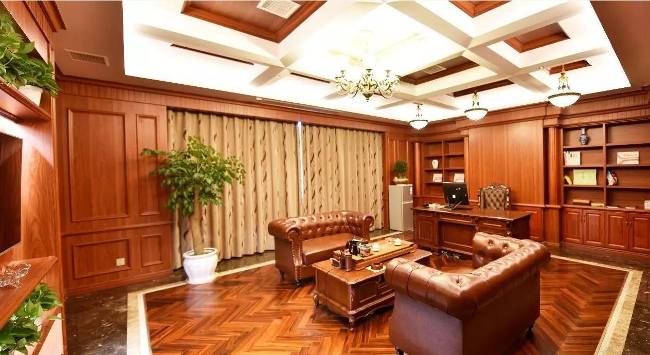 乳胶漆硅藻泥集成板哪种好些,集成墙板和环保油漆哪个省钱