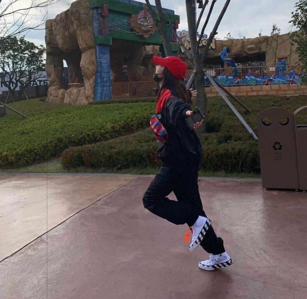 易烊千玺发型权志龙发型,权志龙易烊千玺红色