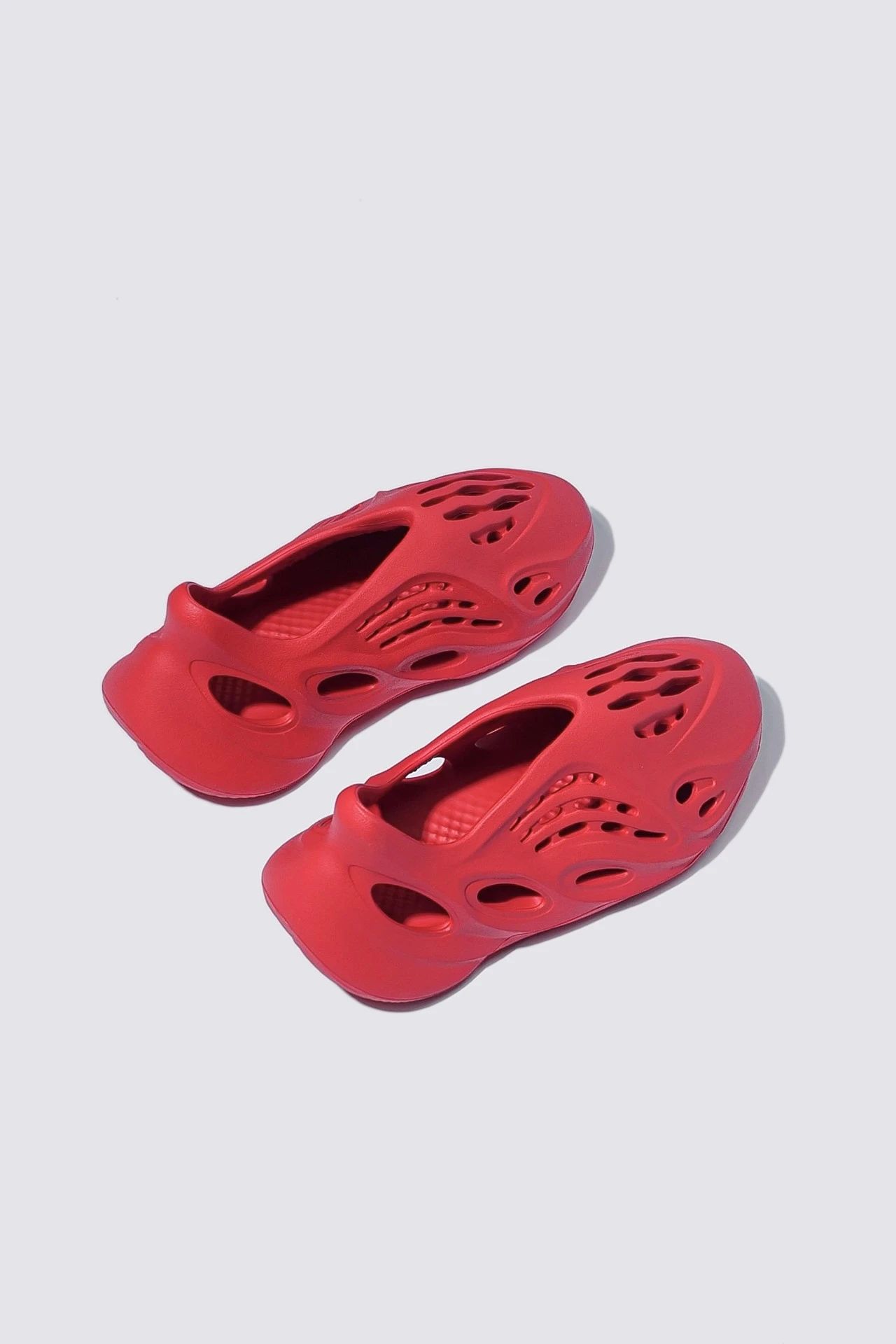 红椰来了，YEEZYFoamRunnerVERMILION国内同步发售