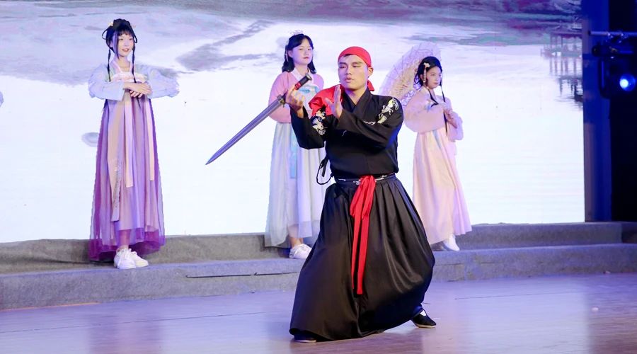 酷玩酷学艺术研学夏令营,酷学酷玩夏令营