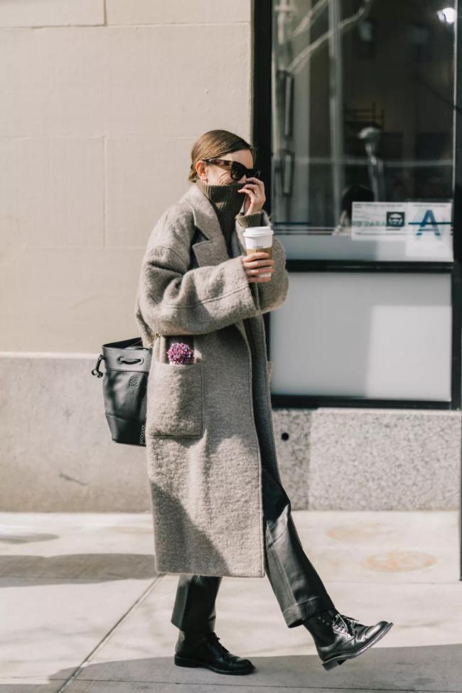 深卡其色大衣冬内搭什么好看,咖色冬大衣配什么颜色内搭