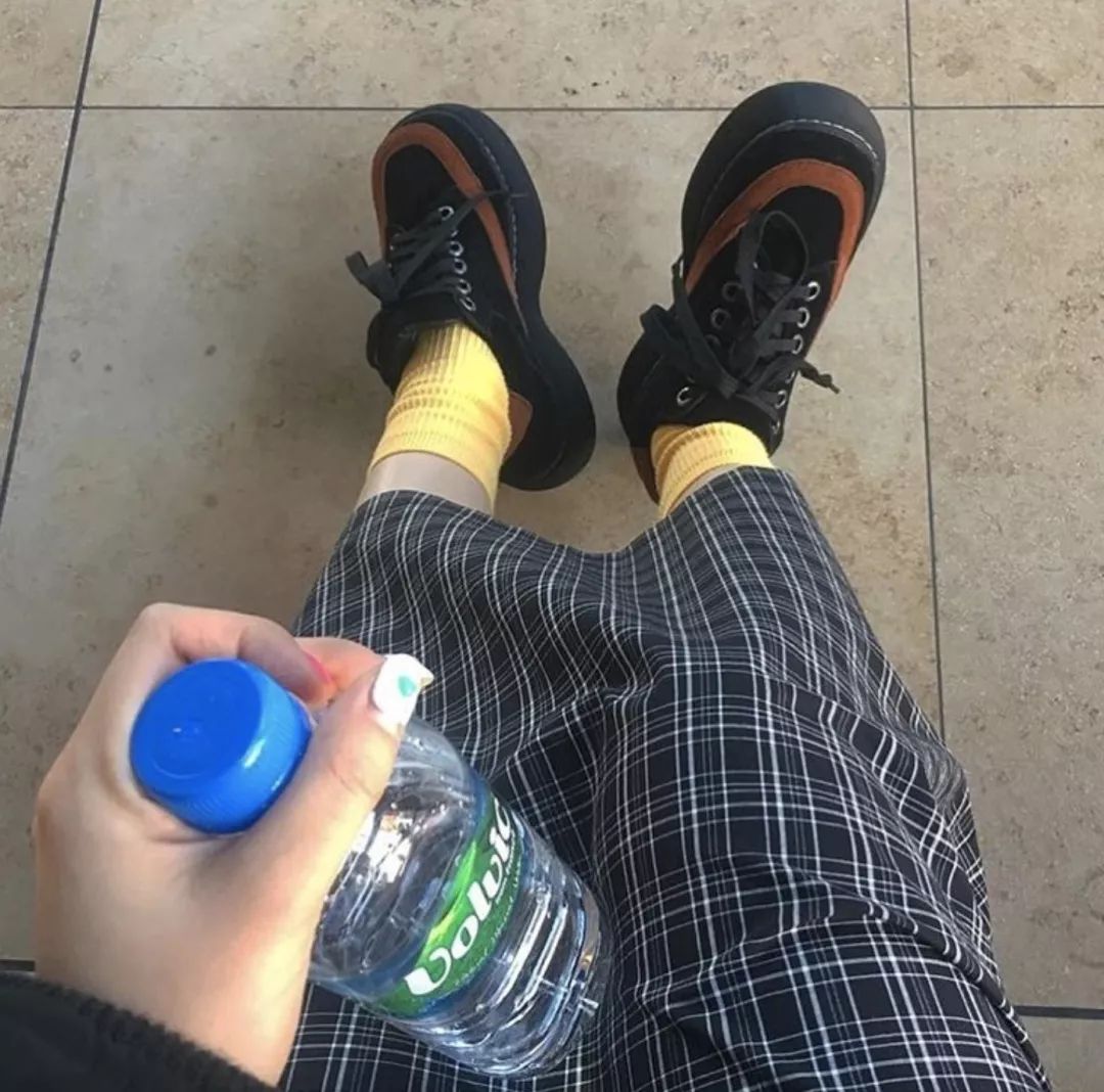 在皮鞋和球鞋之间摇摆的我们，终于找到了最佳选择