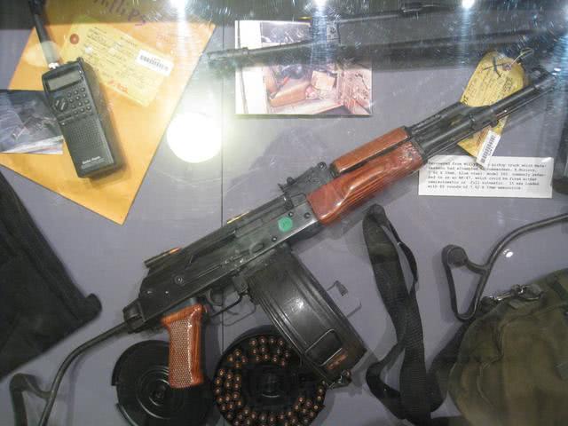 真实的流血大促销！美国骚乱不断升级，俄国AK步枪乘机打折销售