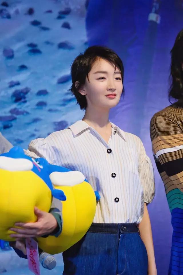 周冬雨过去的小粗腿,小粗腿逆袭