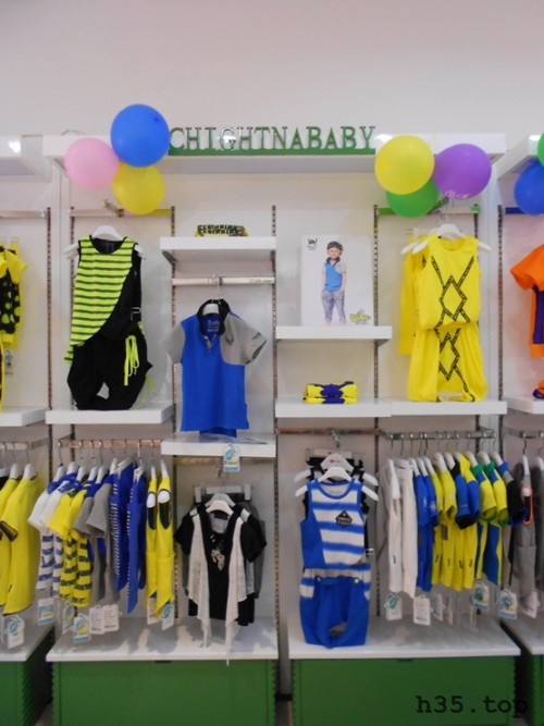 最新童装店双门头装修效果图,童装店怎么装修才有顾客