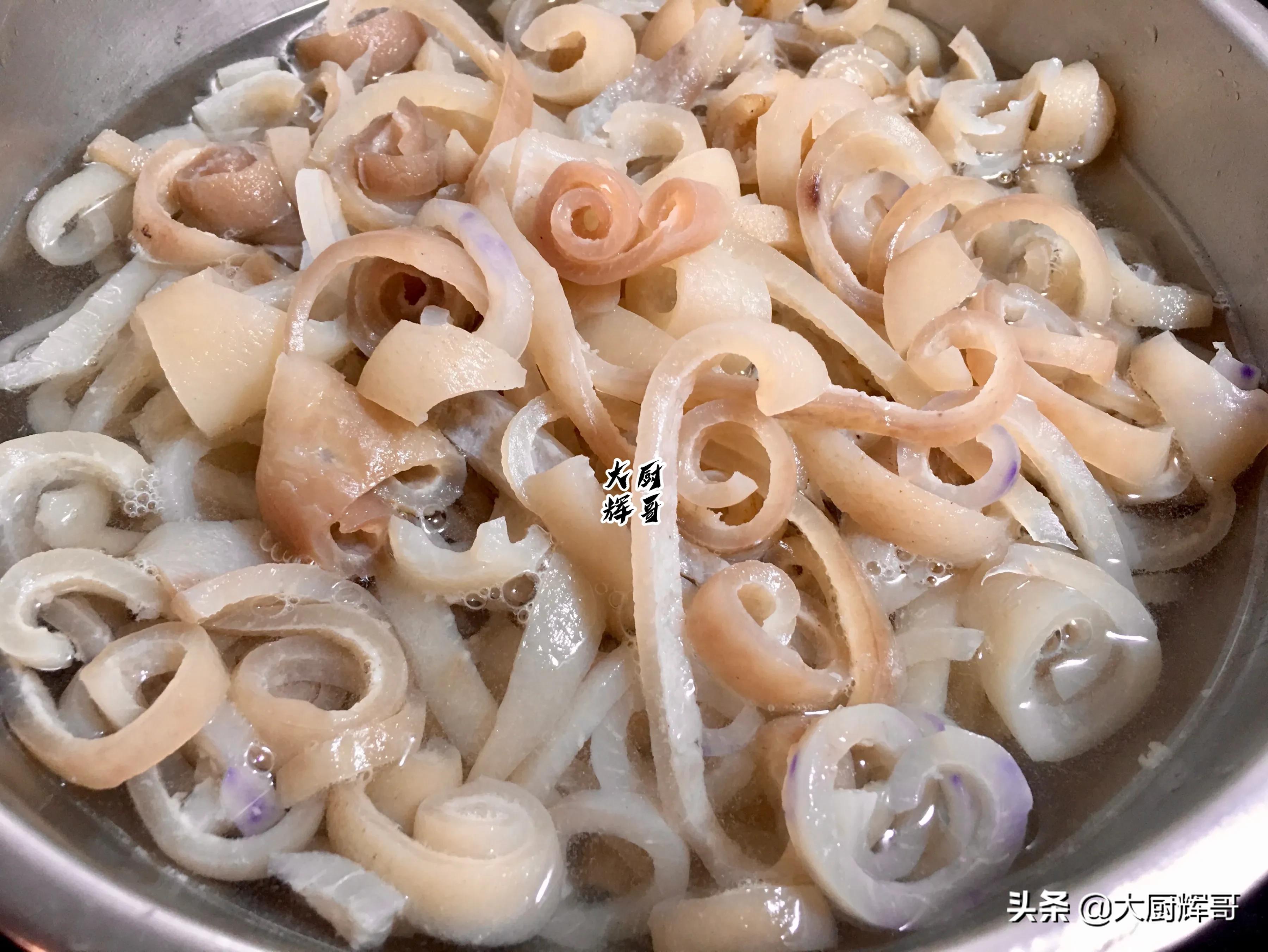 一道筋道的猪皮冻满满的胶原蛋白,大厨教你做两款猪皮冻