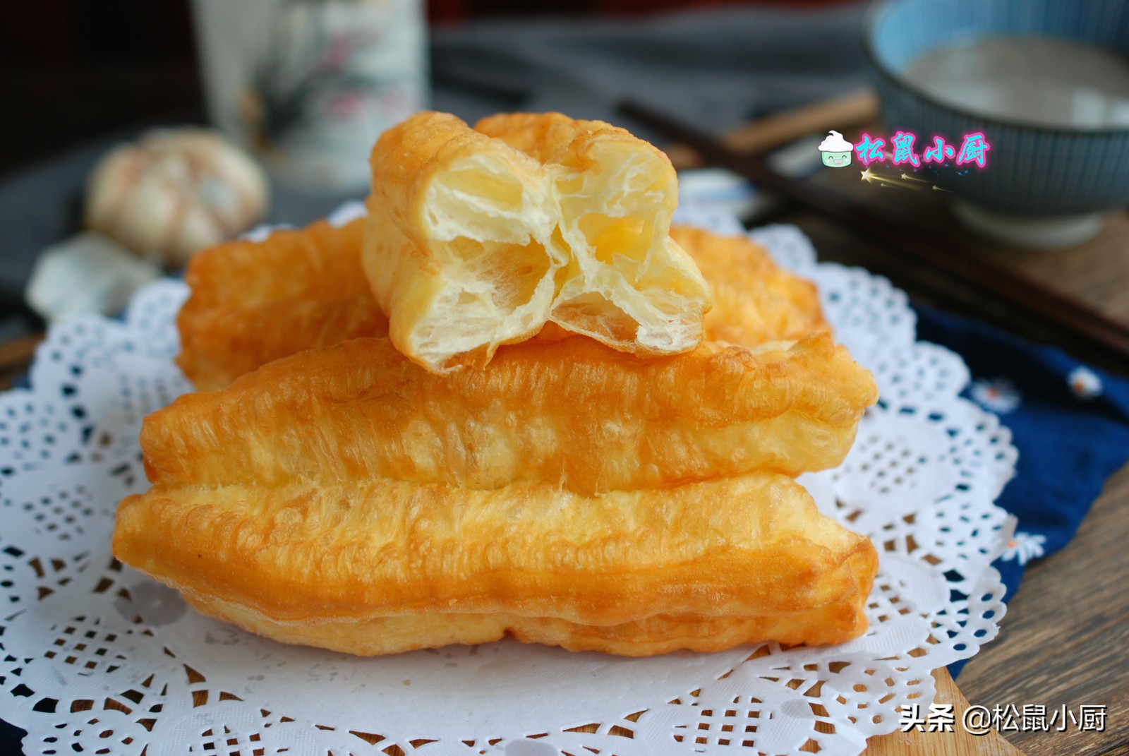 自己在家怎样用面粉炸油条好吃,普通面粉炸油条怎么炸又软又好吃