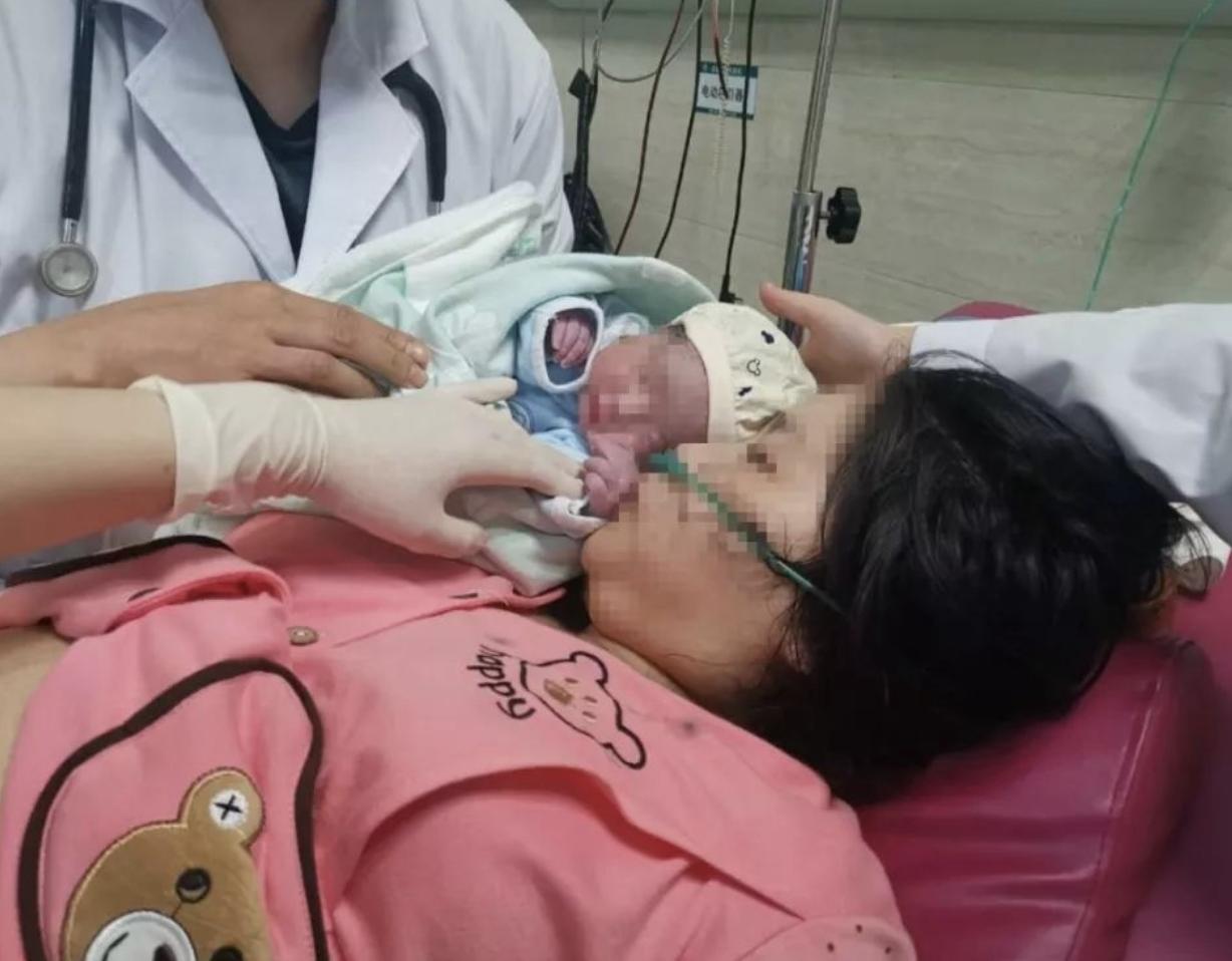 胎儿如何从子宫出来,胎儿怎么从产道里出来