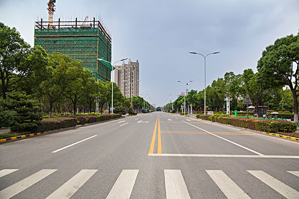 车轮胎被锁的正确处理方法,汽车轮胎上有小铁片怎么办
