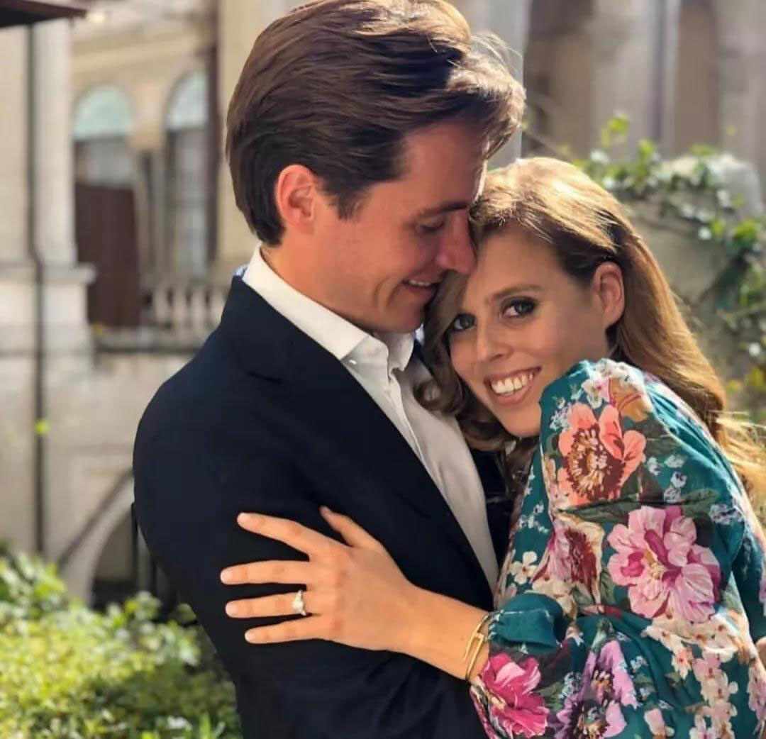 碧翠丝公主裙子,英国公主碧翠丝穿搭