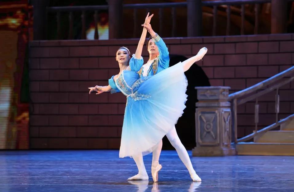 灰姑娘芭蕾舞剧赏析,灰姑娘芭蕾英国皇家舞剧