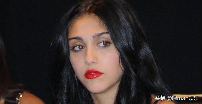 作为麦当娜的女儿也非寻常之辈23岁的她比母亲更大胆出色