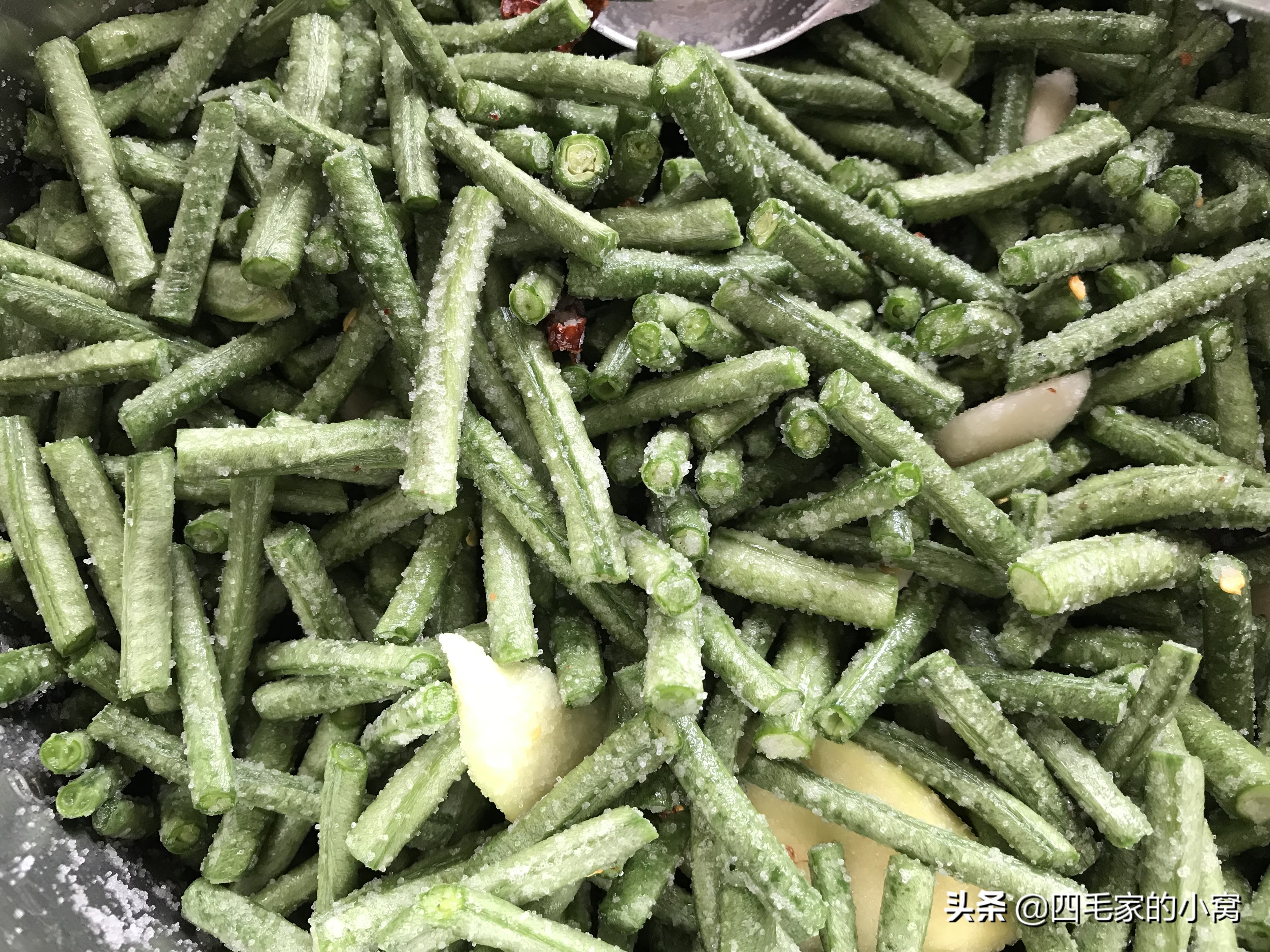 酸豆角怎么腌制又脆又酸,酸豆角怎么腌制好吃又脆8斤