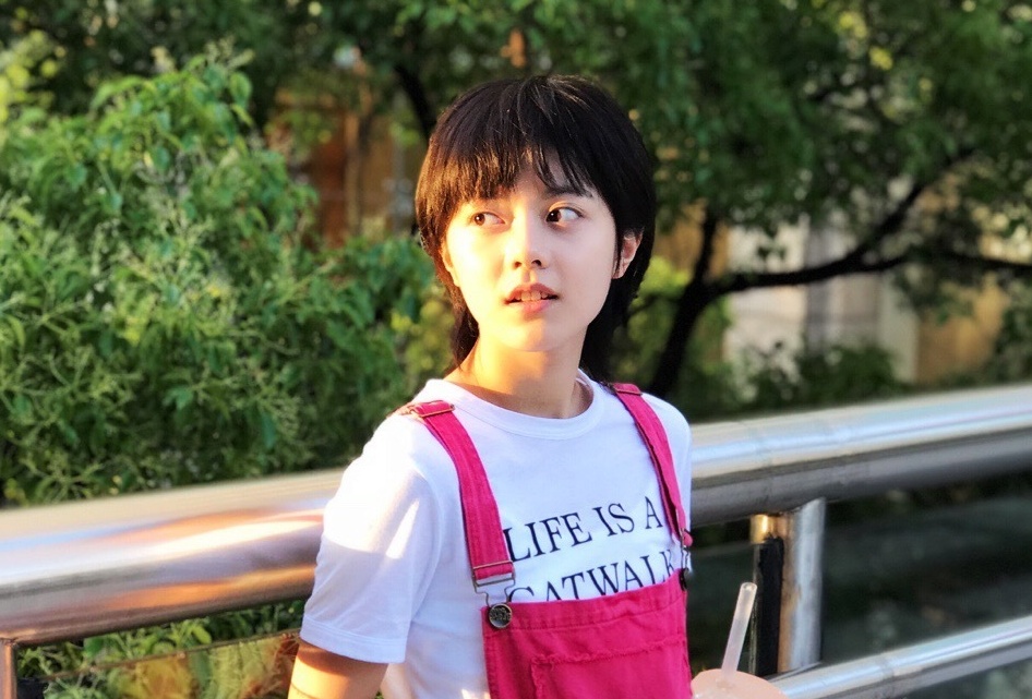 《流浪地球》中的朵朵,长得比关晓彤还美,网友:这孩子必火!