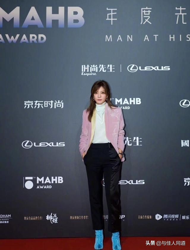 赵薇穿白色西装图片,赵薇穿的绿衣服