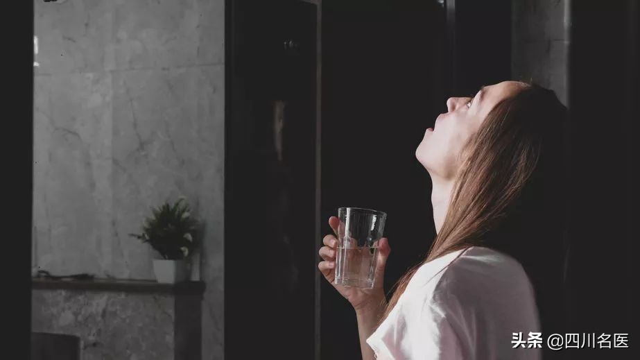 晚上刷牙后口苦是怎么回事,早起刷牙后口苦的症状消失