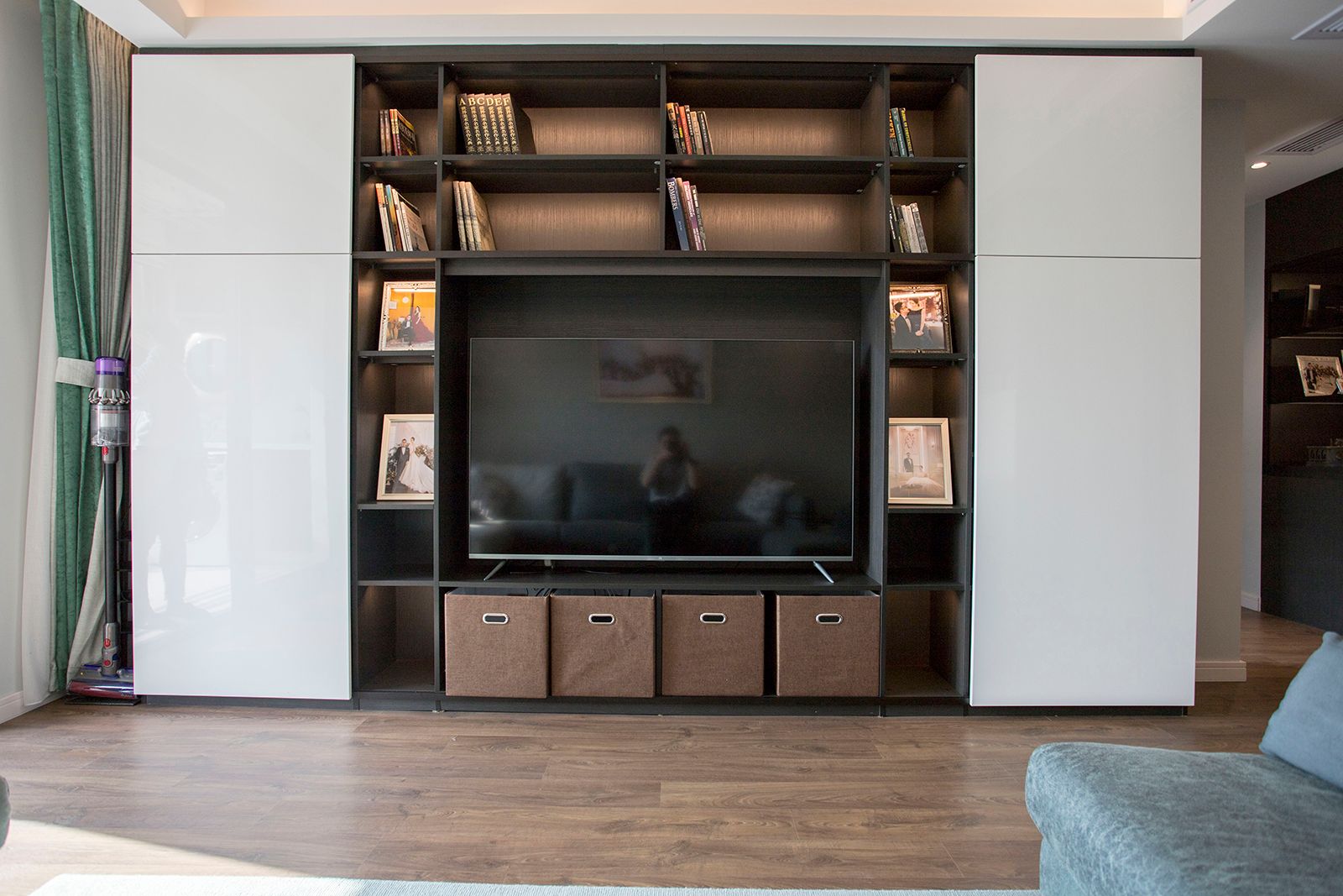 103㎡收纳满分，电动窗帘、上轨道移门和阳台吧台让家一键变高级