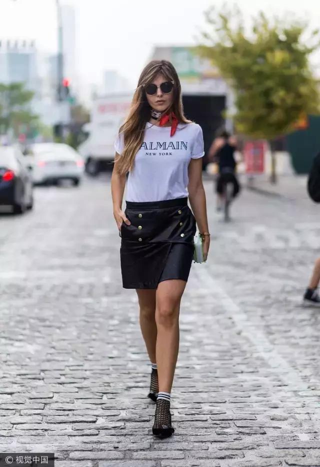 90后都不戴丝巾?谁说的!这种即优雅又酷的单品早就红透时尚圈了