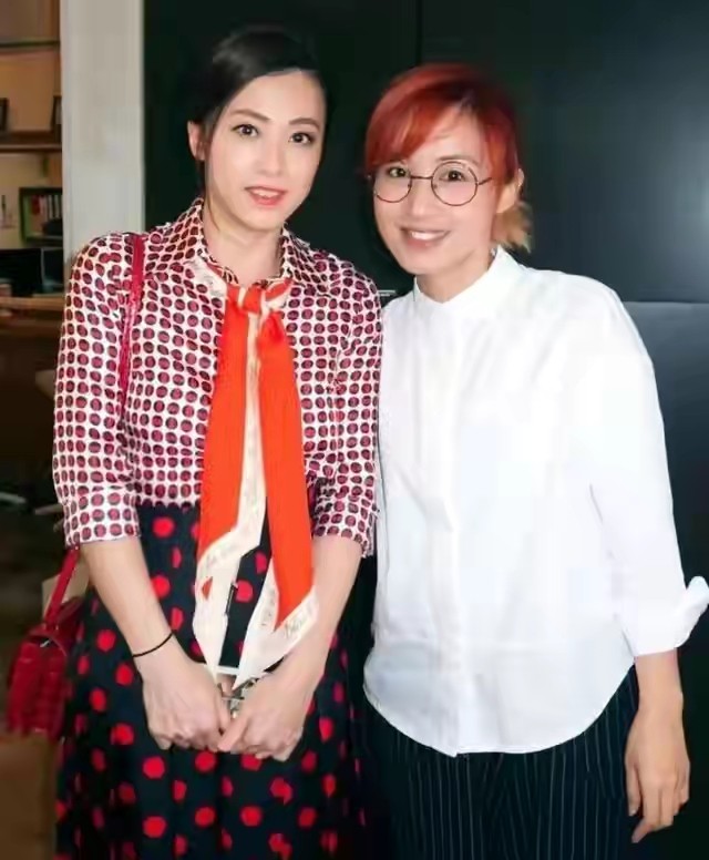 刘銮雄甘比一家公开亮相,刘銮雄甘比合体照