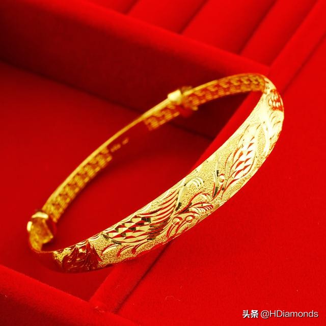 花大价钱买的黄金手镯长斑了，要去退掉吗？