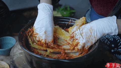 李子柒被评论视频,李子柒做泡菜遭韩国网友围攻后续