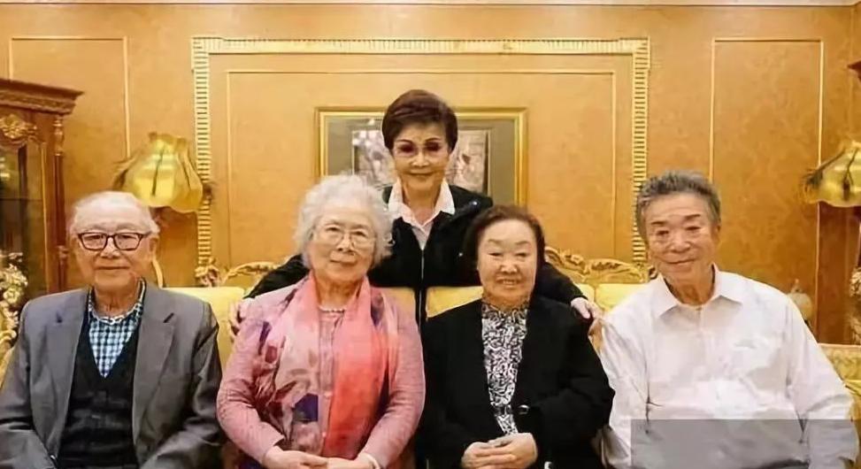 李谷一和二婚丈夫照片,一婚嫁恩师二婚嫁王刚视频