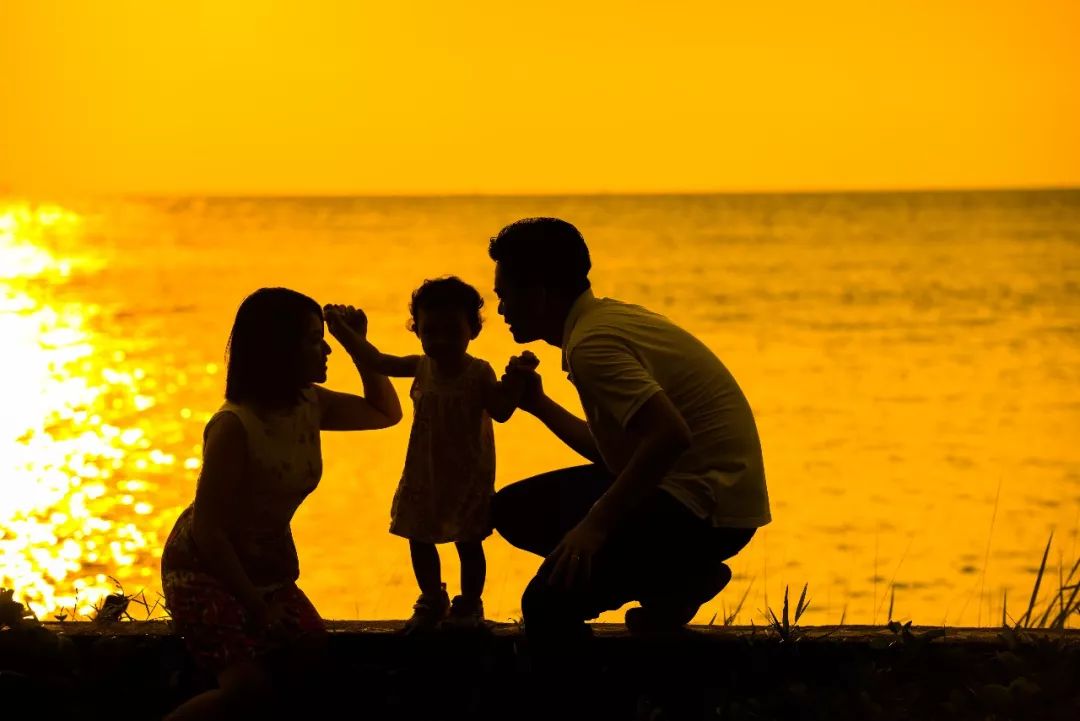 章子怡、秦海璐都在谈产后抑郁：在苛责妈妈前请先关心下她的生活