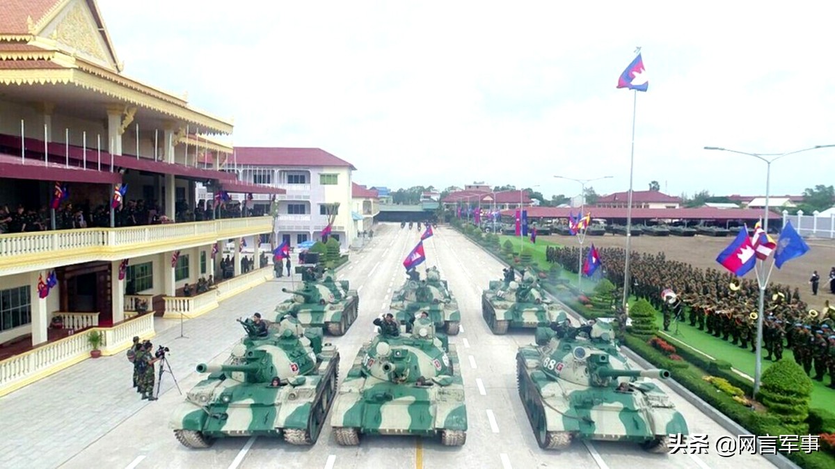 柬埔寨特种兵肌肉秀,柬埔寨援助装甲车