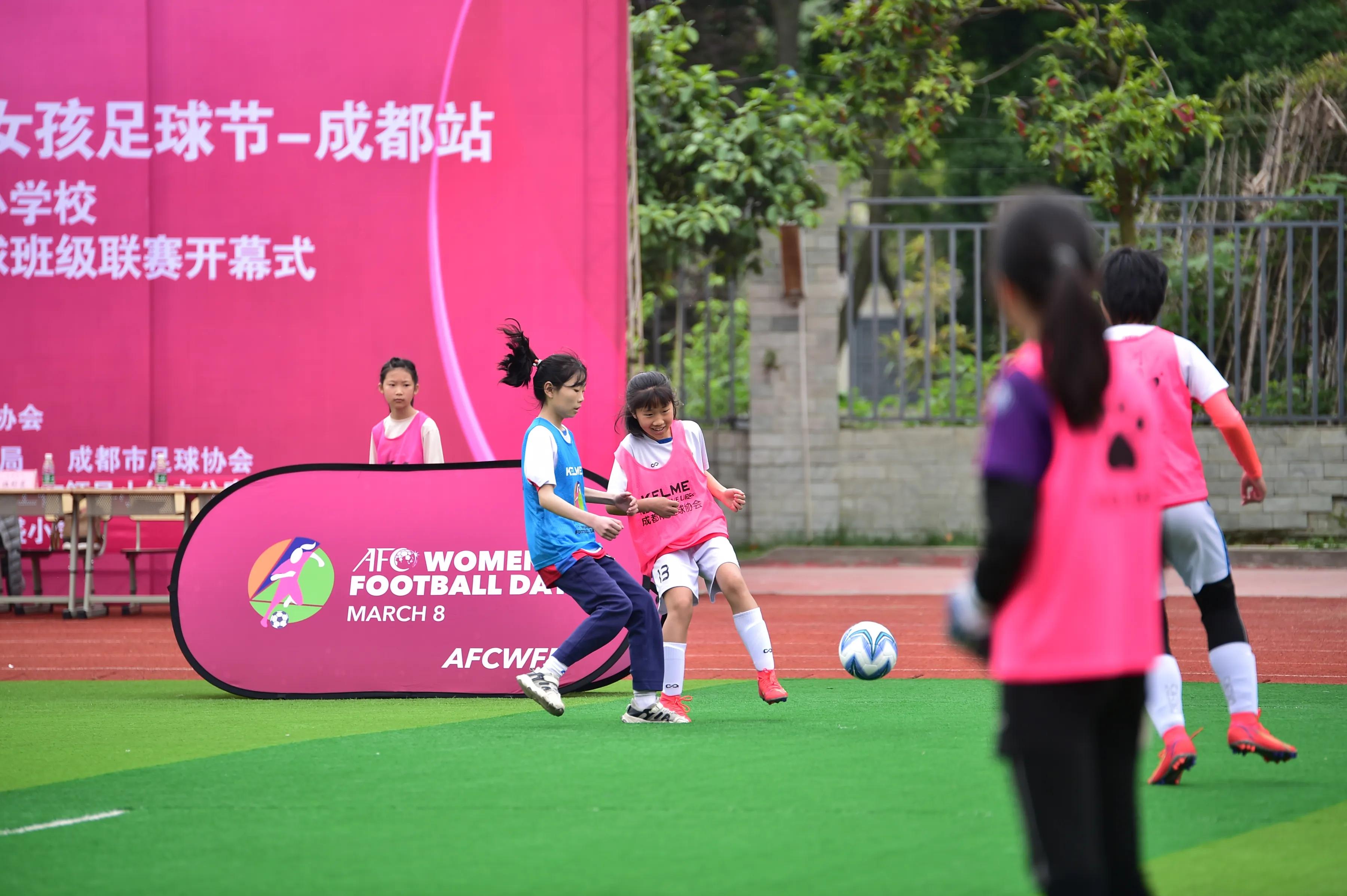 足球赛小学生女子,青少年女孩足球比赛