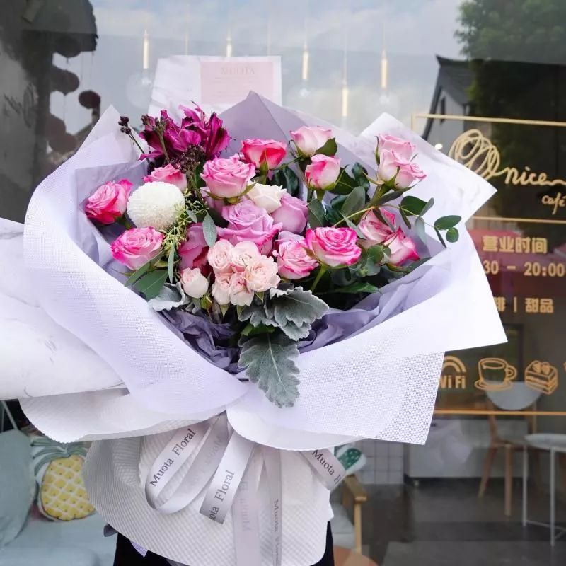 以香槟玫瑰为主的韩式花束,清新柔和治愈系韩式花束