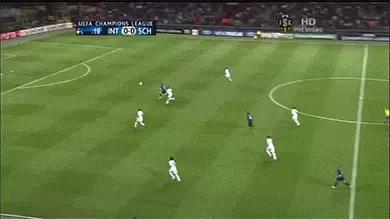 诺伊尔教你怎么守门,一个人改造一面墙